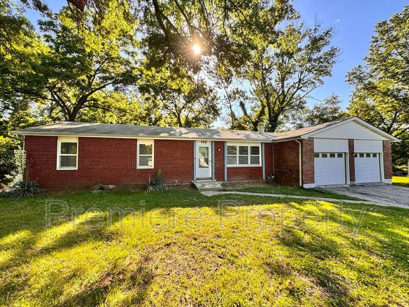 103 N Cogan Ln in Independence, MO - Building Photo