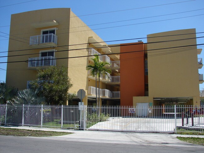 502 SW 18th in Miami, FL - Building Photo - Building Photo