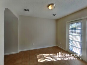 716 King St in Cedar Hill, TX - Foto de edificio - Building Photo