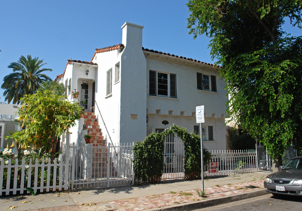 8214 Norton Ave in West Hollywood, CA - Building Photo