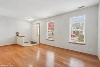 2531 Congress Ave in Aurora, IL - Building Photo - Building Photo