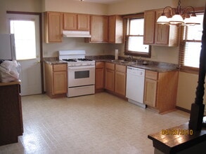 123 Marcella St in Oconomowoc, WI - Building Photo - Building Photo