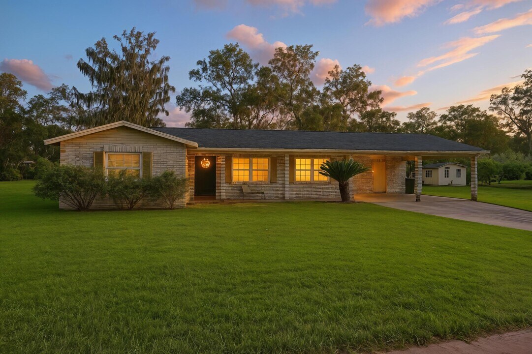 410 Old Mulrennan Rd in Valrico, FL - Building Photo