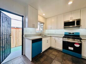 4918 1/2 Tujunga Ave, Unit 2 in North Hollywood, CA - Building Photo