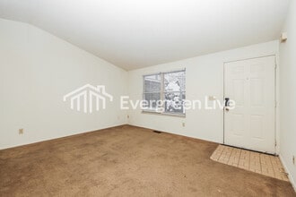 6376 Greenfield Way in Dayton, OH - Building Photo - Building Photo