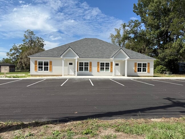 708 E Parrish St - A 55+ Community in Adel, GA - Foto de edificio - Building Photo