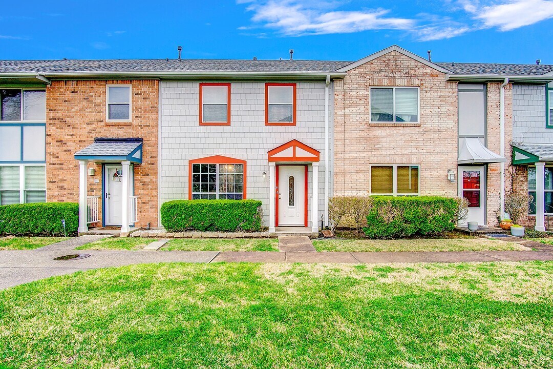 4057 Young St in Pasadena, TX - Foto de edificio