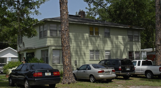 626 NW 10th Ave in Gainesville, FL - Foto de edificio - Building Photo