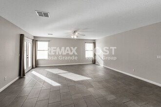 1579 E Gabrilla Dr in Casa Grande, AZ - Foto de edificio - Building Photo