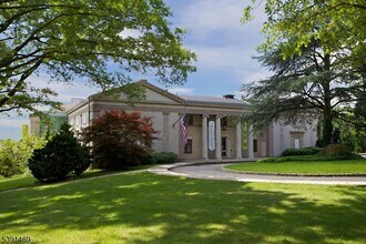 12 S Mountain Ave in Montclair, NJ - Building Photo - Building Photo