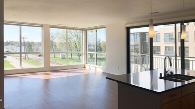 633 W Wilson St-Unit -226 in Madison, WI - Building Photo - Building Photo