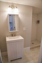 155 Chelsea St, Unit #2 in Boston, MA - Building Photo - Building Photo