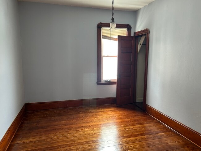 56 Clifford St, Unit 3 in New Bedford, MA - Foto de edificio - Building Photo