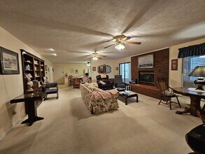 1876 S Mt Juliet Rd in Mount Juliet, TN - Foto de edificio - Building Photo