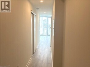 1 Fairview Rd E in Mississauga, ON - Building Photo - Building Photo