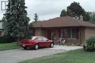 32 Sanford Crescent in Brampton, ON - Building Photo