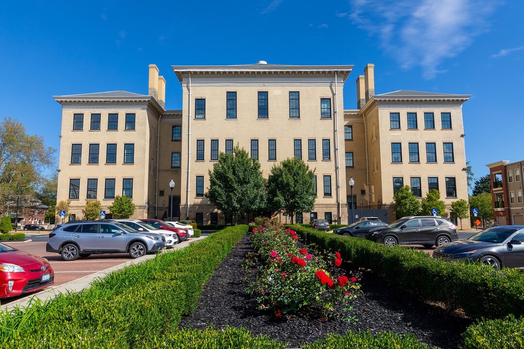 The Barrett in Columbus, OH - Building Photo