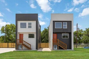 2112 Des Chaumes St in Houston, TX - Building Photo