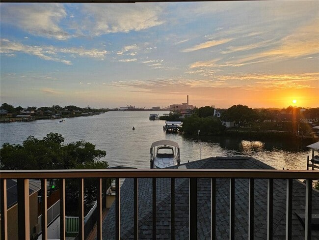 1209 Apollo Beach Blvd in Apollo Beach, FL - Building Photo - Building Photo