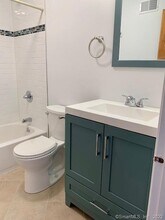 9 Pine Orchard Rd in Branford, CT - Building Photo - Building Photo