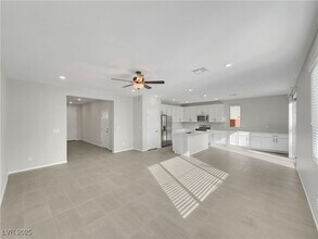 7843 Night Watch Ct in Las Vegas, NV - Building Photo - Building Photo