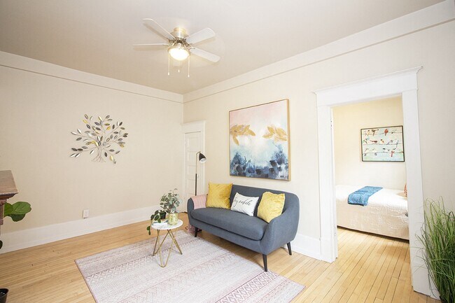 745 Wolseley Apartment in Winnipeg, MB - Building Photo - Building Photo