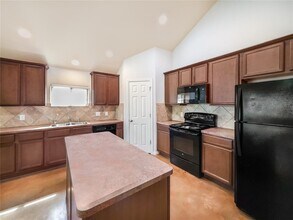 120 Lost Oaks Ct in Liberty Hill, TX - Building Photo - Building Photo