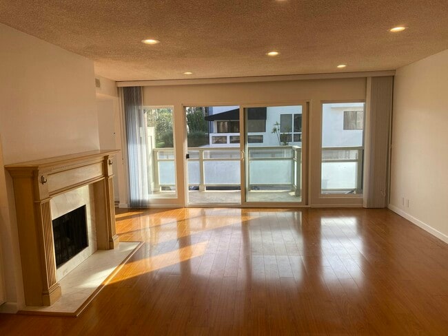 property at 4200 Vía Dolce