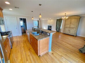 9 Marshall Ln in Middletown, RI - Building Photo - Building Photo