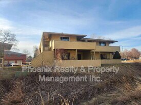 1400 Bacchus Dr in Lafayette, CO - Building Photo