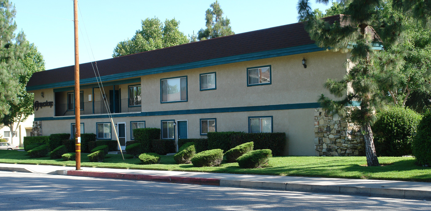 22734 8th St in Santa Clarita, CA - Foto de edificio