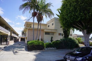 802 N Edgewood St in Inglewood, CA - Building Photo