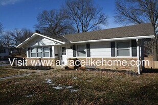 4340 W 51st St in Roeland Park, KS - Building Photo