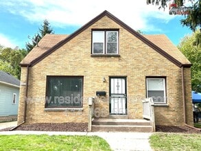 5911 N 35th St in Milwaukee, WI - Building Photo - Building Photo