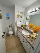 8402 Larson Ave in Garden Grove, CA - Foto de edificio - Building Photo