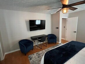 279 Glen Cove Dr in Avondale Estates, GA - Building Photo - Building Photo