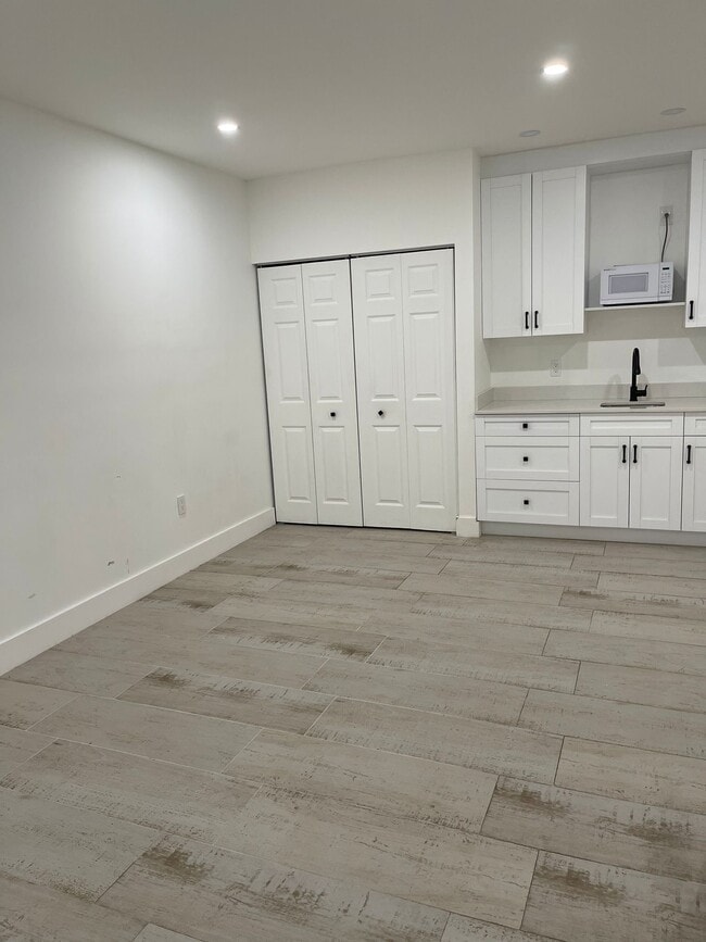 14220 SW 73rd St in Miami, FL - Building Photo - Building Photo