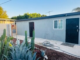 7825 Troost Ave, Unit Unit B in North Hollywood, CA - Building Photo