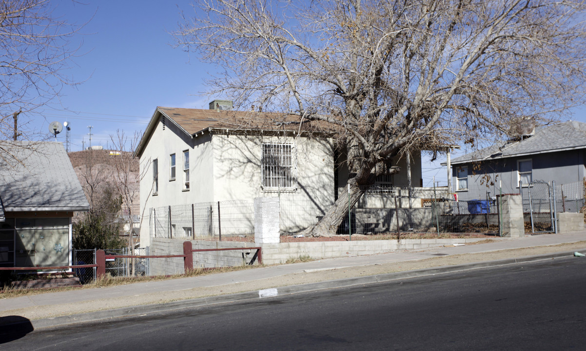 631 W Buena Vista St in Barstow, CA - Foto de edificio