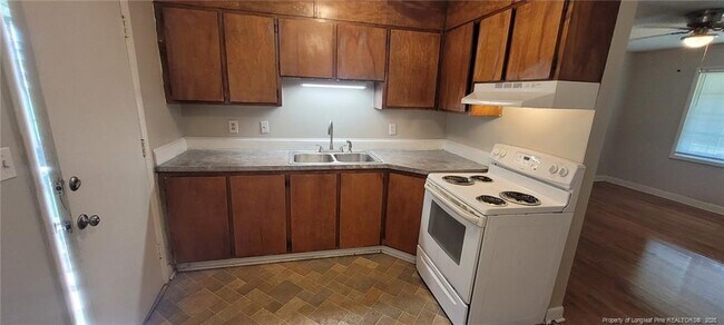 6457 Rutherglen Dr in Fayetteville, NC - Foto de edificio - Building Photo