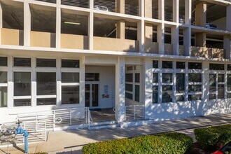 Notre Dame Apartments in Miami, FL - Foto de edificio - Building Photo