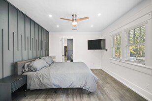 2009 W Dekle Ave in Tampa, FL - Building Photo