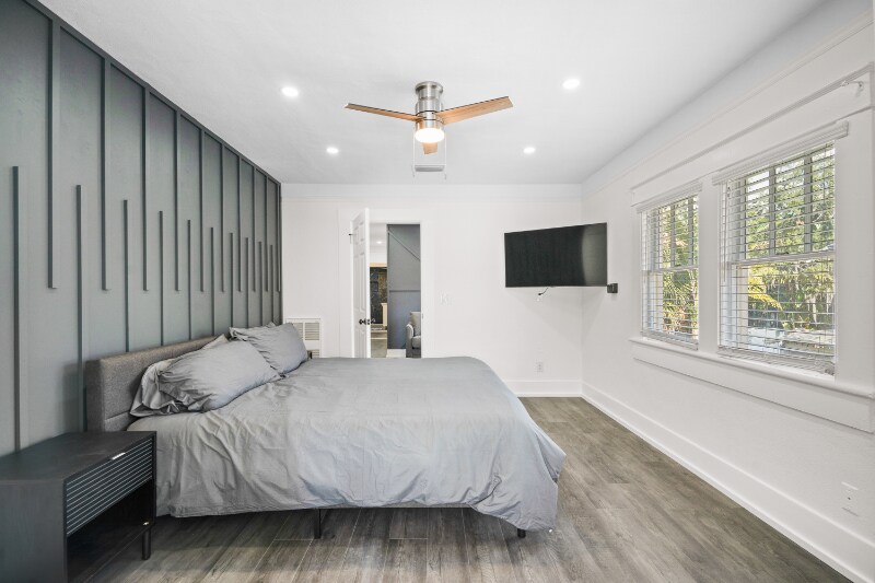 2009 W Dekle Ave in Tampa, FL - Building Photo
