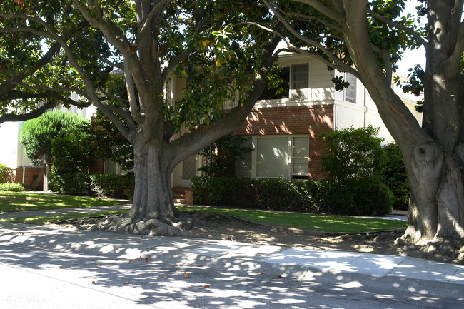 1041 Noel Dr in Menlo Park, CA - Foto de edificio - Building Photo