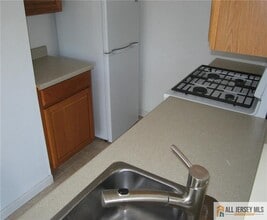 83 Crosspointe Dr in East Brunswick, NJ - Building Photo - Building Photo