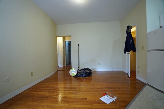 1120 Commonwealth Ave, Unit 8 in Boston, MA - Foto de edificio - Building Photo