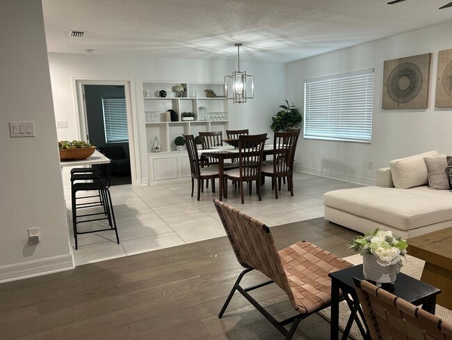 311 Live Oak Ave in Temple Terrace, FL - Building Photo - Building Photo