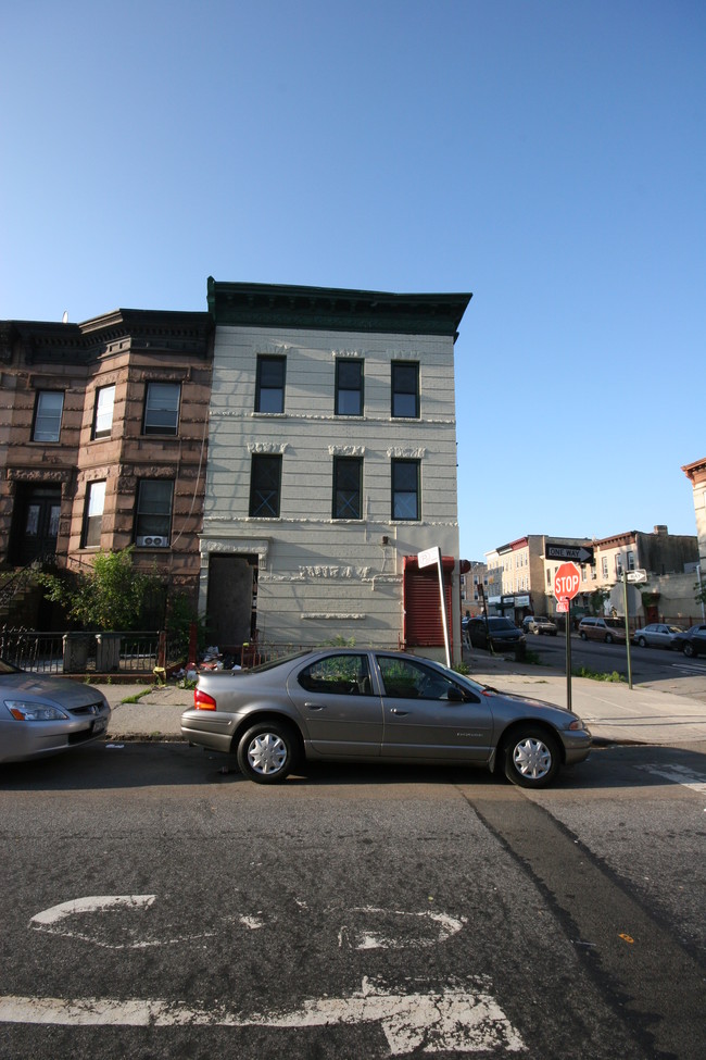 426 Bainbridge St in Brooklyn, NY - Building Photo - Building Photo