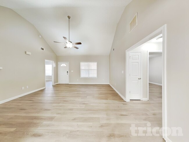 210 Baxter Ln in Locust Grove, GA - Foto de edificio - Building Photo