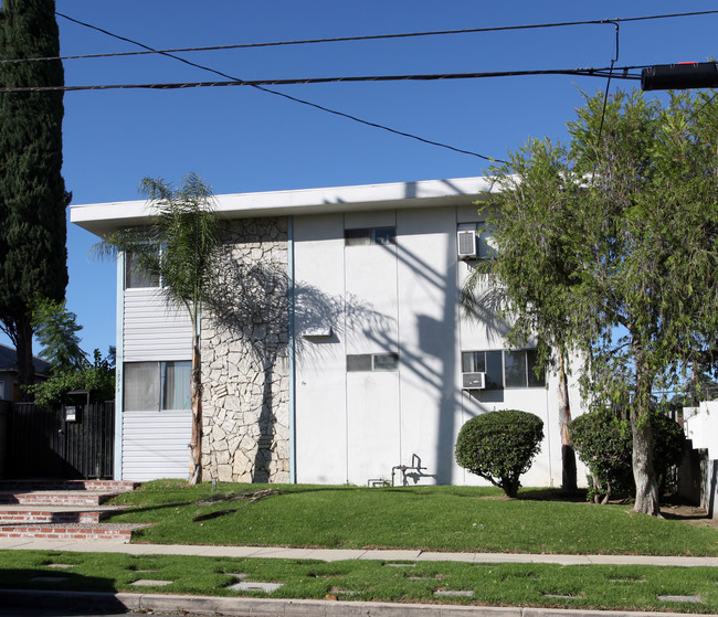 17713 Kingsbury St in Granada Hills, CA - Building Photo - Building Photo